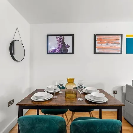 Apartman Stunning Abode -sleeps 6 With Balcony! Bristol